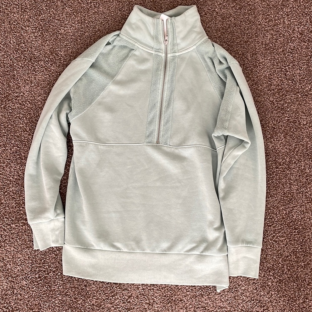 Pink Victoria’s Secret sweater xs new with tags